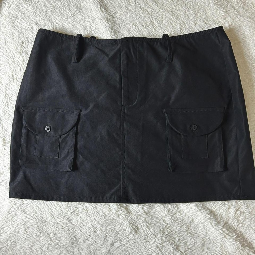 Prettylittlething little black cargo mini skirt with belt loops size 6